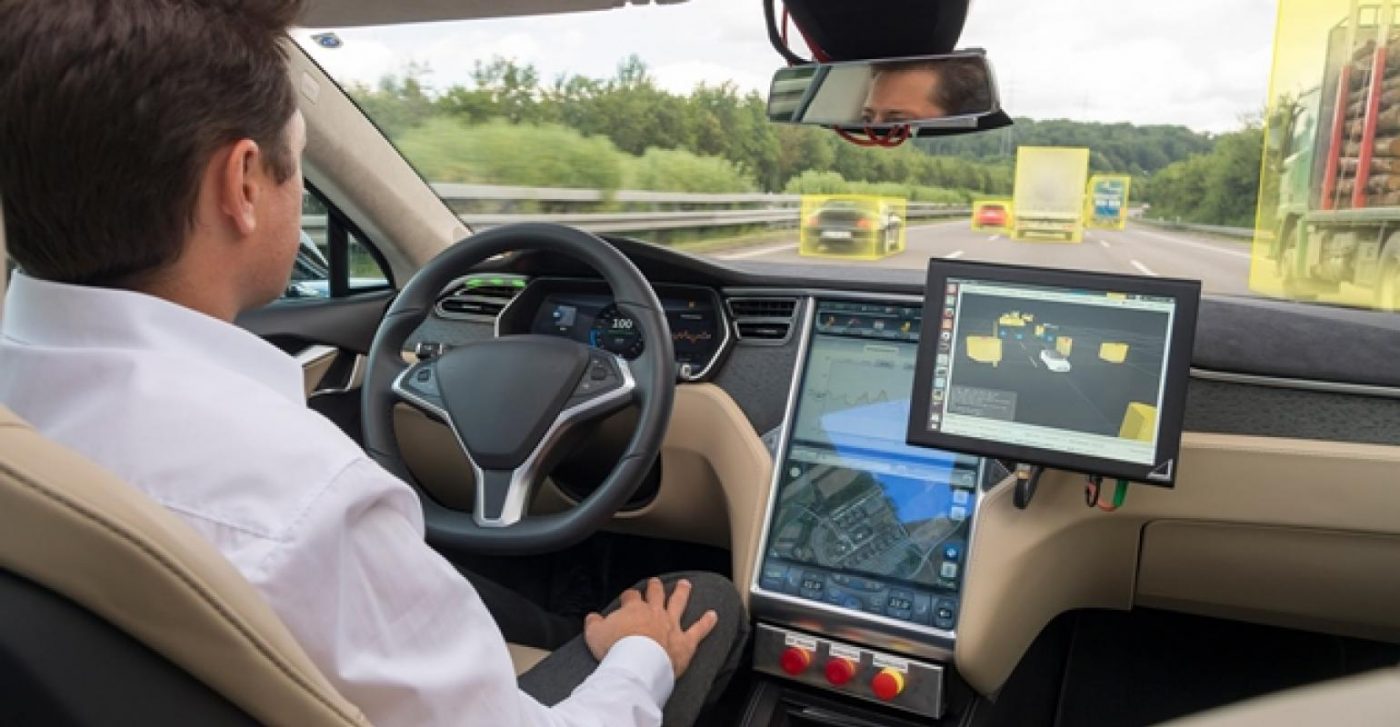 ليموزين المطار ذاتي القيادة من أوتومبيل ليموزين